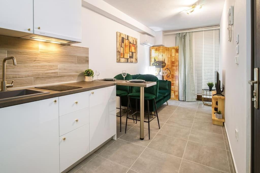 Modern Boutique Apartment أثينا المظهر الخارجي الصورة